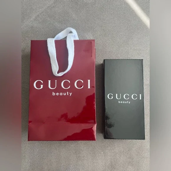 Gucci Le Magnétisme Volumizing Mascara - Picture 1 of 9